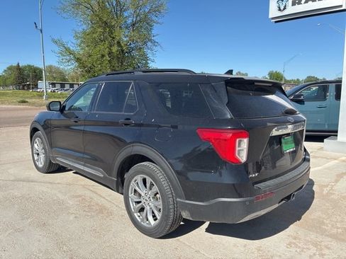 Used 2020 Ford Explorer XLT w/ Equipment Group 202A AWD/4WD image 7