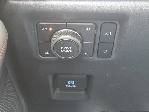 Used 2025 Ford Expedition Active AWD/4WD image 30