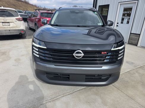 Used 2025 Nissan Kicks SR image 2