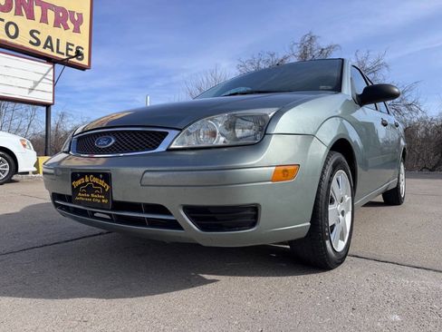 Used 2006 Ford Focus SE image 1