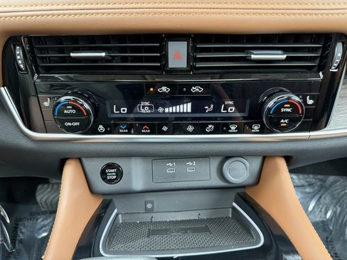 Used 2025 Nissan Rogue Platinum w/ Platinum Premium Package FWD image 25