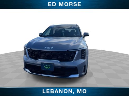 Used 2024 Kia Sorento S image 3