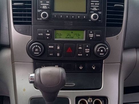 Used 2010 Kia Sedona EX w/ Luxury Pkg FWD image 16