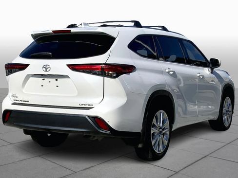 Used 2023 Toyota Highlander Limited image 13