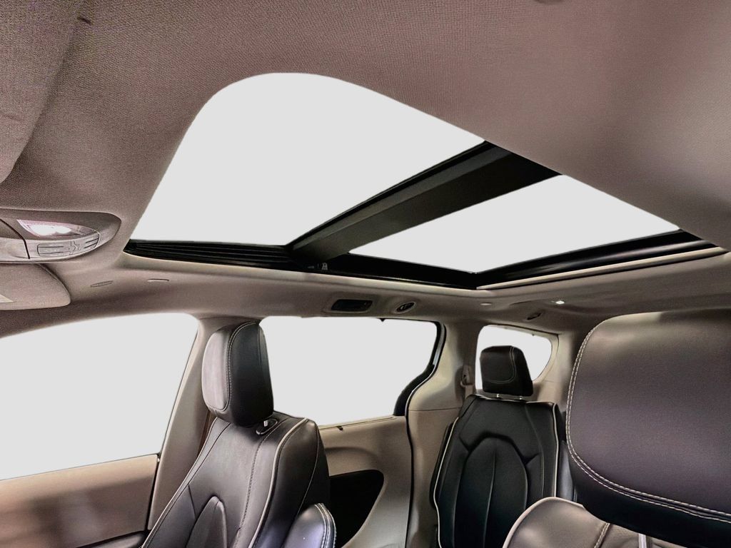 Used 2024 Chrysler Pacifica Limited FWD image 23