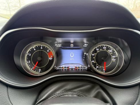 Used 2020 Jeep Cherokee Limited image 17