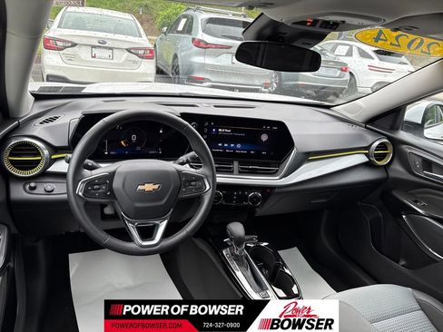 Certified 2024 Chevrolet Trax LT w/ Driver Confidence Package FWD image 11