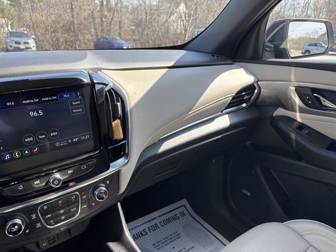 Used 2023 Chevrolet Traverse Premier image 35