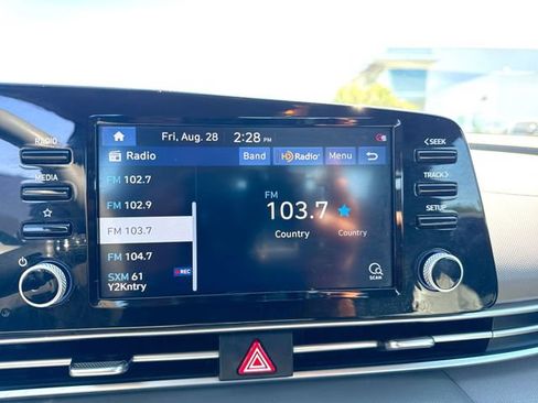 Used 2021 Hyundai Elantra SEL w/ Convenience Package FWD image 13