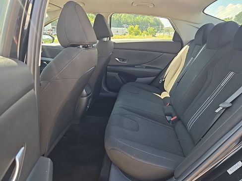 Used 2024 Hyundai Elantra SEL FWD image 17