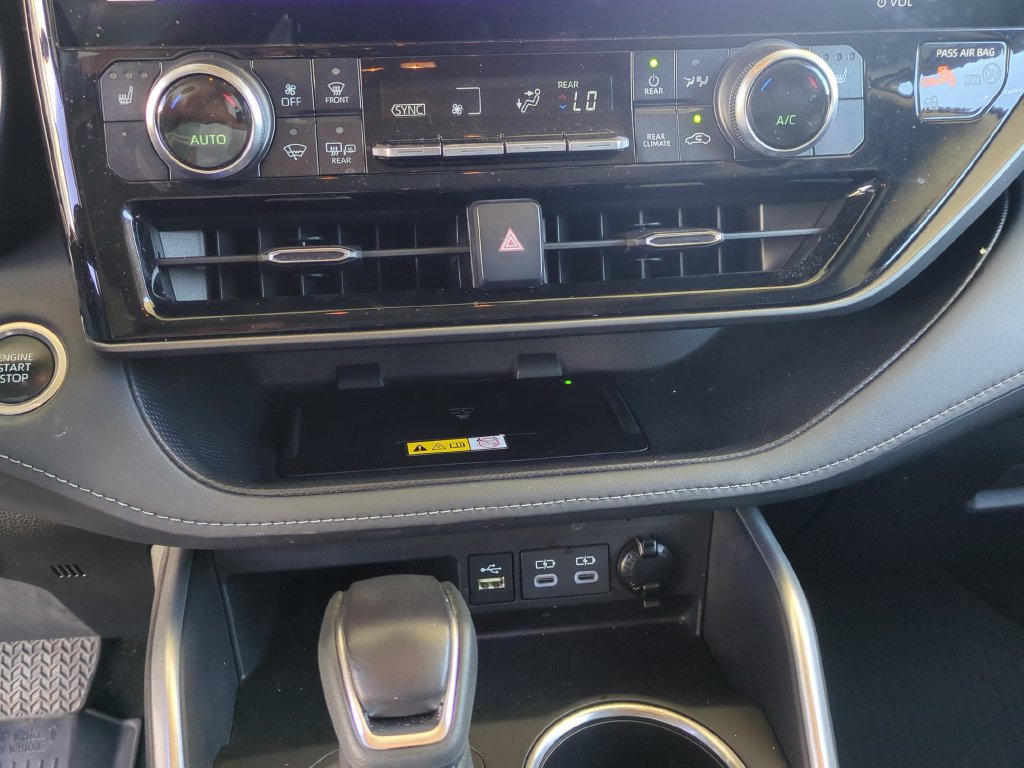 Used 2024 Toyota Highlander XLE AWD/4WD image 29