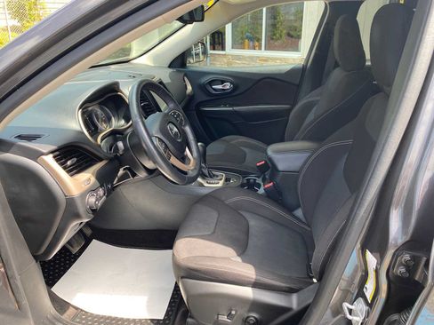 Used 2016 Jeep Cherokee Latitude w/ Comfort/Convenience Group AWD/4WD image 9