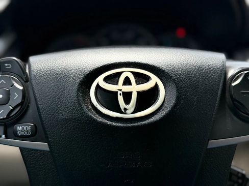 Used 2012 Toyota Camry LE FWD image 29