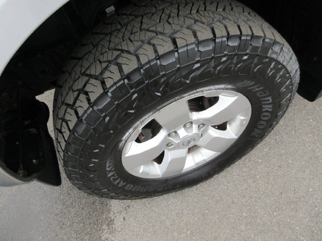 Used 2011 Nissan Frontier SV AWD/4WD image 11