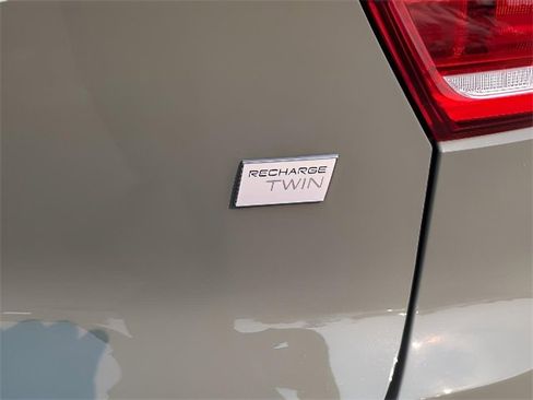 Used 2023 Volvo XC40 Recharge Ultimate w/ Protection Package Premier image 8