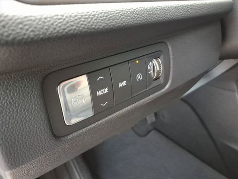 Used 2025 Chevrolet Traverse LT AWD/4WD image 22