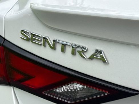 Used 2023 Nissan Sentra SR w/ SR Premium Package FWD image 17