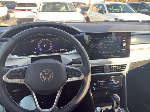 New 2026 Volkswagen Taos SE FWD image 14