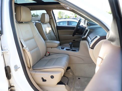 Used 2014 Jeep Grand Cherokee Overland AWD/4WD image 26