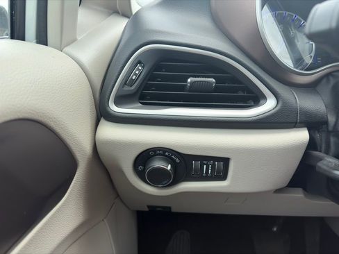 Used 2023 Chrysler Voyager LX FWD image 16