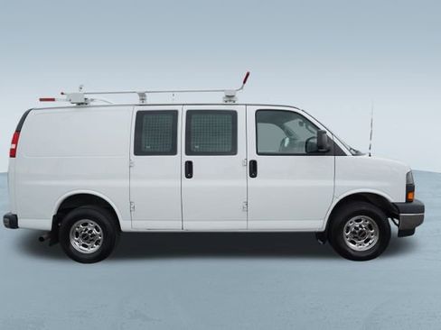 Used 2021 GMC Savana 3500 w/ Driver Convenience Package image 9