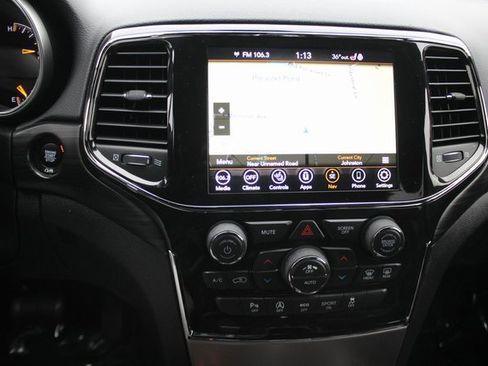 Used 2022 Jeep Grand Cherokee Laredo X image 4