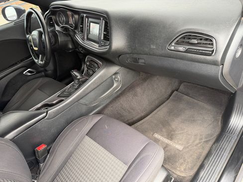 Used 2015 Dodge Challenger SXT RWD image 11