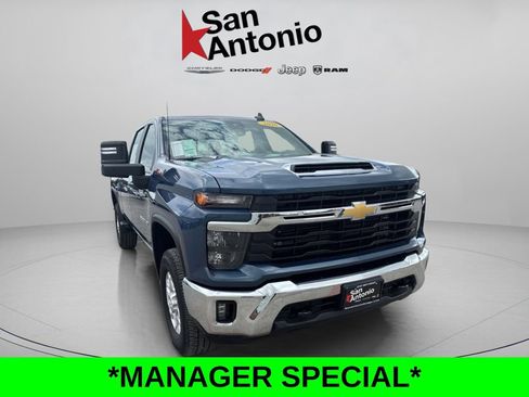 Used 2026 Chevrolet Silverado 2500 LT AWD/4WD image 2