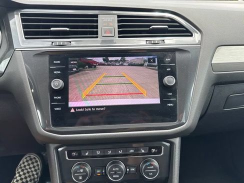 Used 2018 Volkswagen Tiguan SEL AWD/4WD image 27