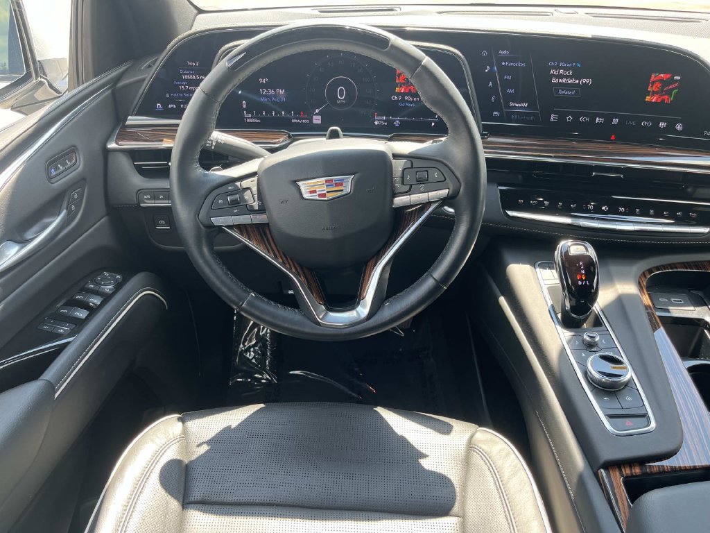 Certified 2024 Cadillac Escalade ESV Premium Luxury AWD/4WD image 15