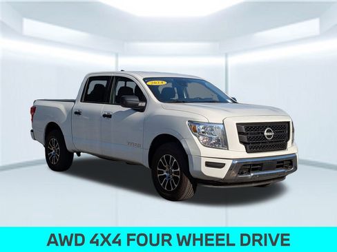 Used 2024 Nissan Titan SV image 9