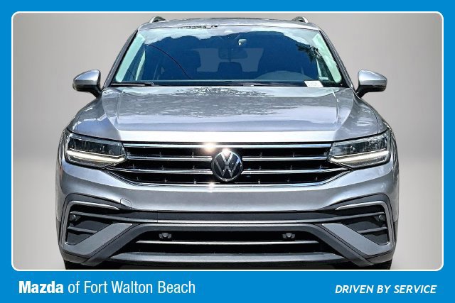 Used 2024 Volkswagen Tiguan SE FWD image 2