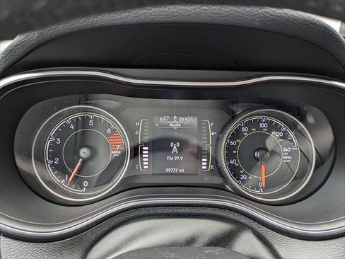 Used 2020 Jeep Cherokee Latitude Plus w/ Comfort/Convenience Group AWD/4WD image 25