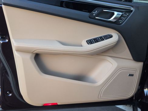 New 2026 Porsche Macan image 14