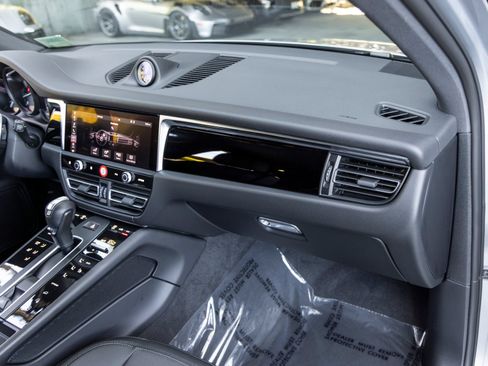 Certified 2026 Porsche Macan AWD/4WD image 64