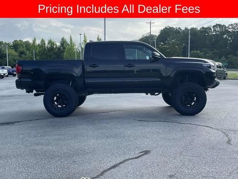 Used 2022 Toyota Tacoma SR AWD/4WD image 6