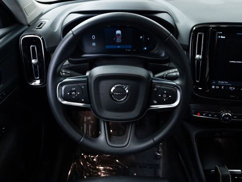 Used 2024 Volvo XC40 B5 Plus image 12