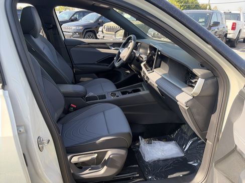 New 2026 Volkswagen Tiguan SE R-Line AWD/4WD image 21