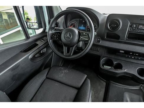 Used 2024 Mercedes-Benz Sprinter 2500 image 6
