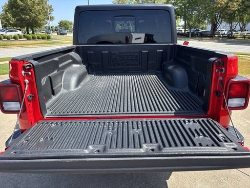 Used 2023 Jeep Gladiator Overland AWD/4WD image 7