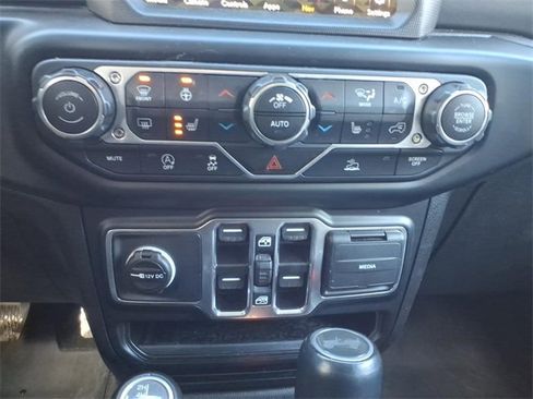 Used 2022 Jeep Wrangler Unlimited Sahara w/ Cold Weather Group image 19