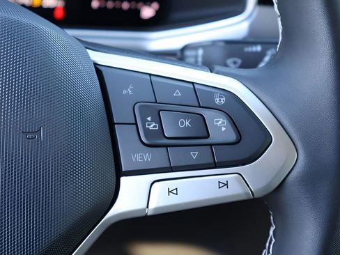 Certified 2025 Volkswagen Taos SE AWD/4WD image 34