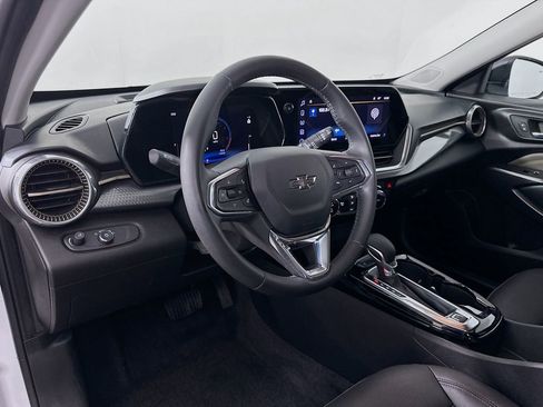 Used 2024 Chevrolet Trax ACTIV w/ Sunroof Package FWD image 9