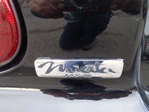 Used 2004 MAZDA MX-5 Miata LS w/ Convenience Pkg image 6