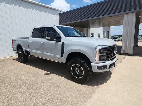 New 2026 Ford F250 Platinum w/ Tremor Off-Road Package AWD/4WD image 2