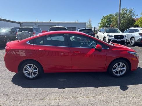 Used 2017 Chevrolet Cruze LT w/ Convenience Package FWD image 4