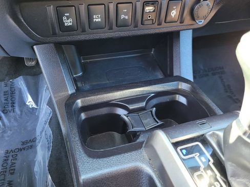 Used 2016 Toyota Tacoma Limited w/ Towing Package image 27