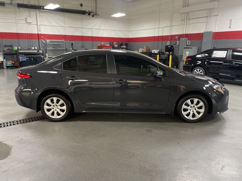 Used 2025 Toyota Corolla LE FWD image 11