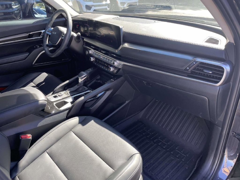 Used 2025 Kia Telluride S FWD image 11
