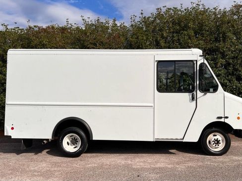 Used 2014 Ford E-350 and Econoline 350 Super Duty w/ A/C Prep Package image 9